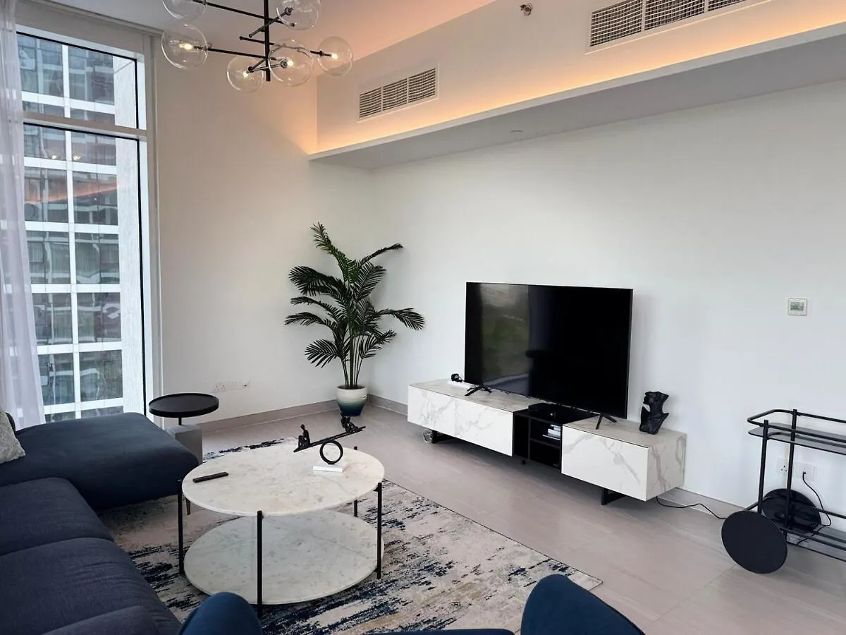 Ashri Luxe Spacious Apt Near Metro, Dubai Frame