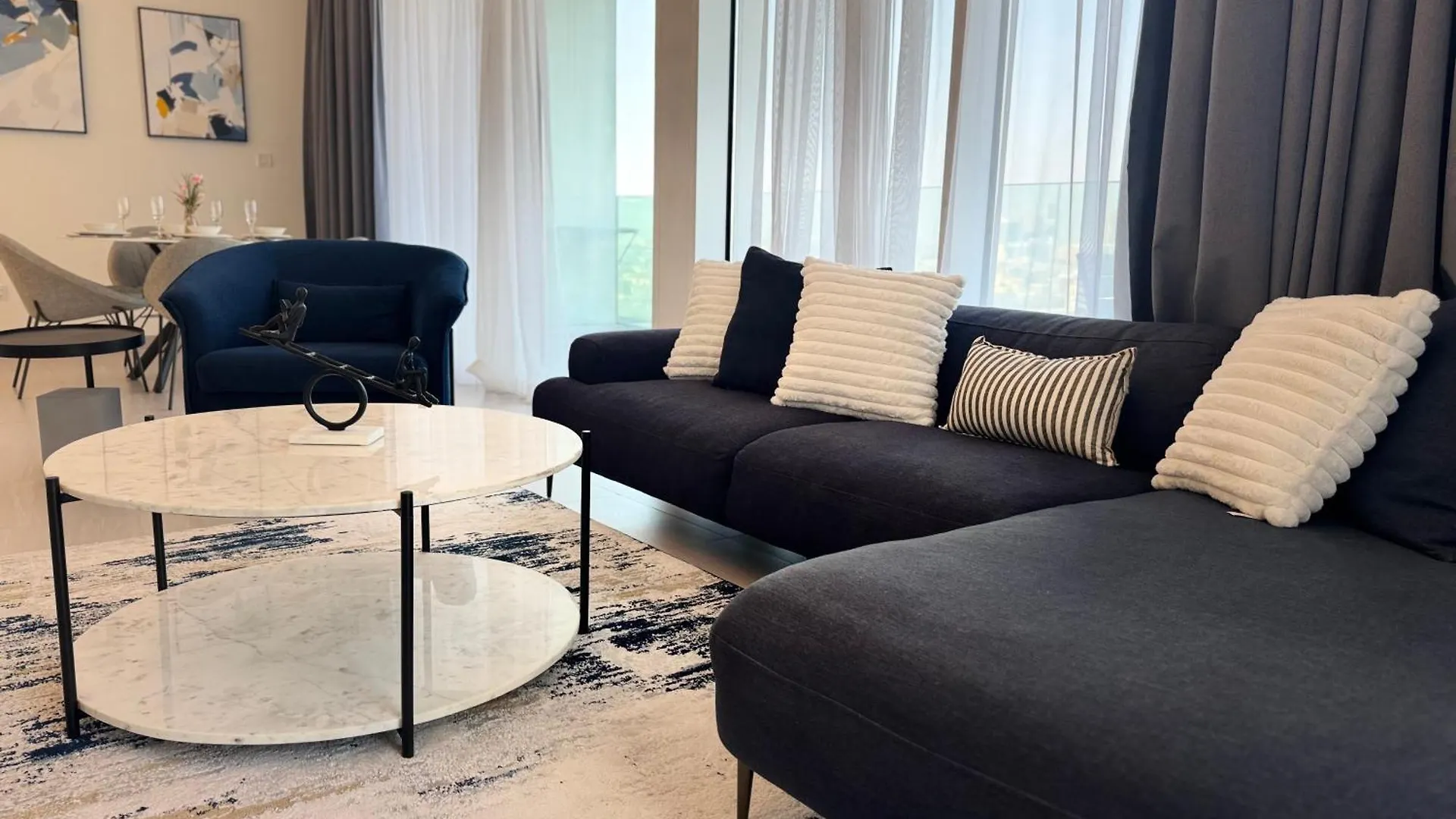 Ashri Luxe Spacious Apt Near Metro, Dubai Frame