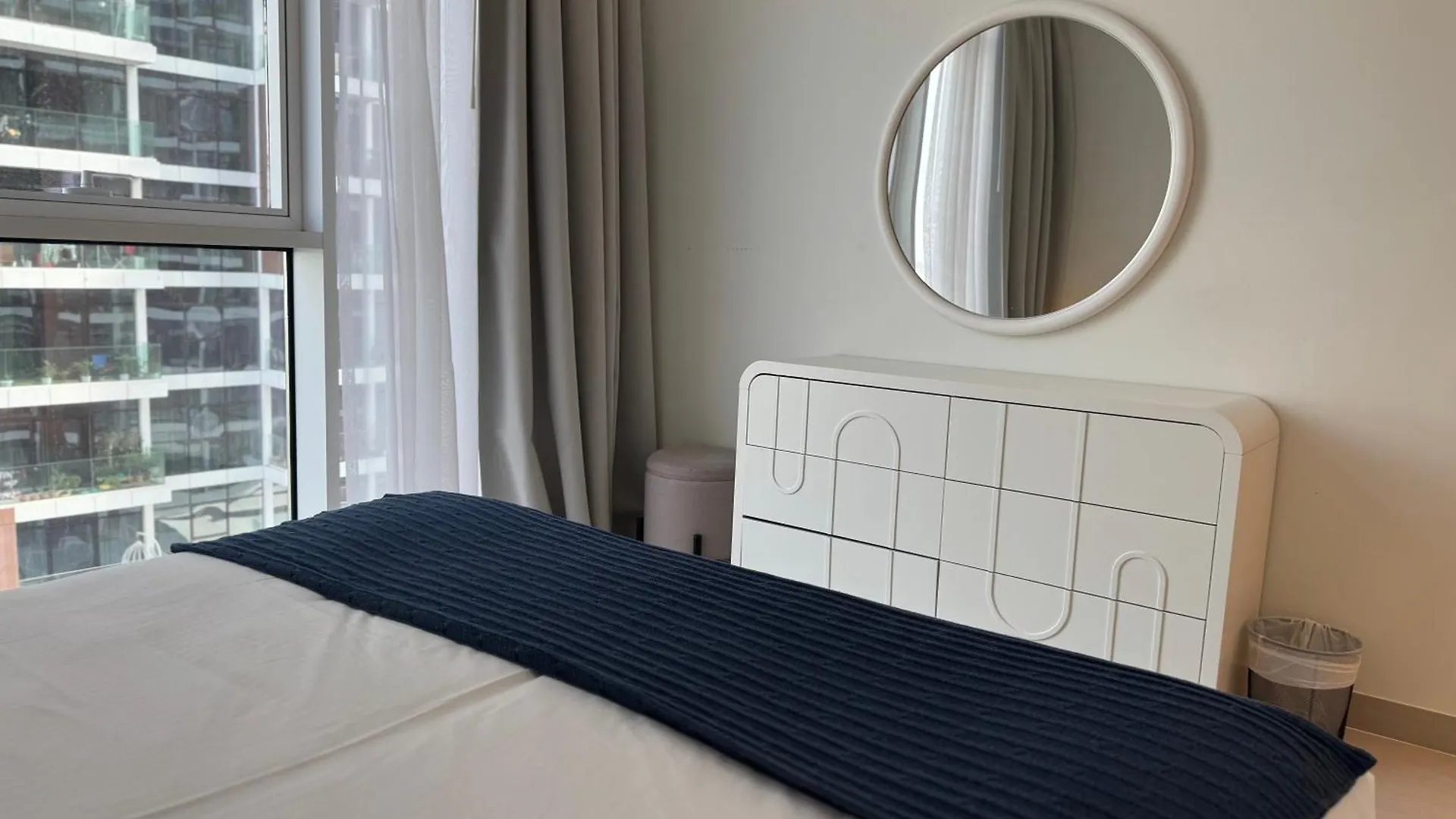 Ashri Luxe Spacious Apt Near Metro, Dubai Frame