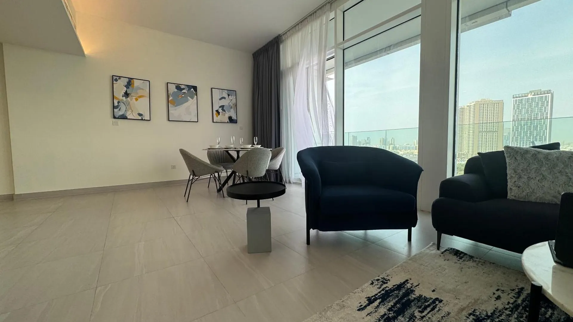 Ashri Luxe Spacious Apt Near Metro, Dubai Frame