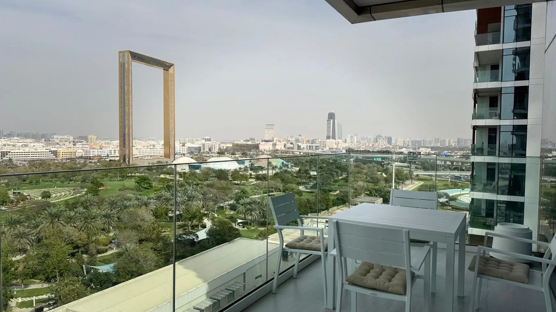 Ashri Luxe Spacious Apt Near Metro, Dubai Frame Apartment