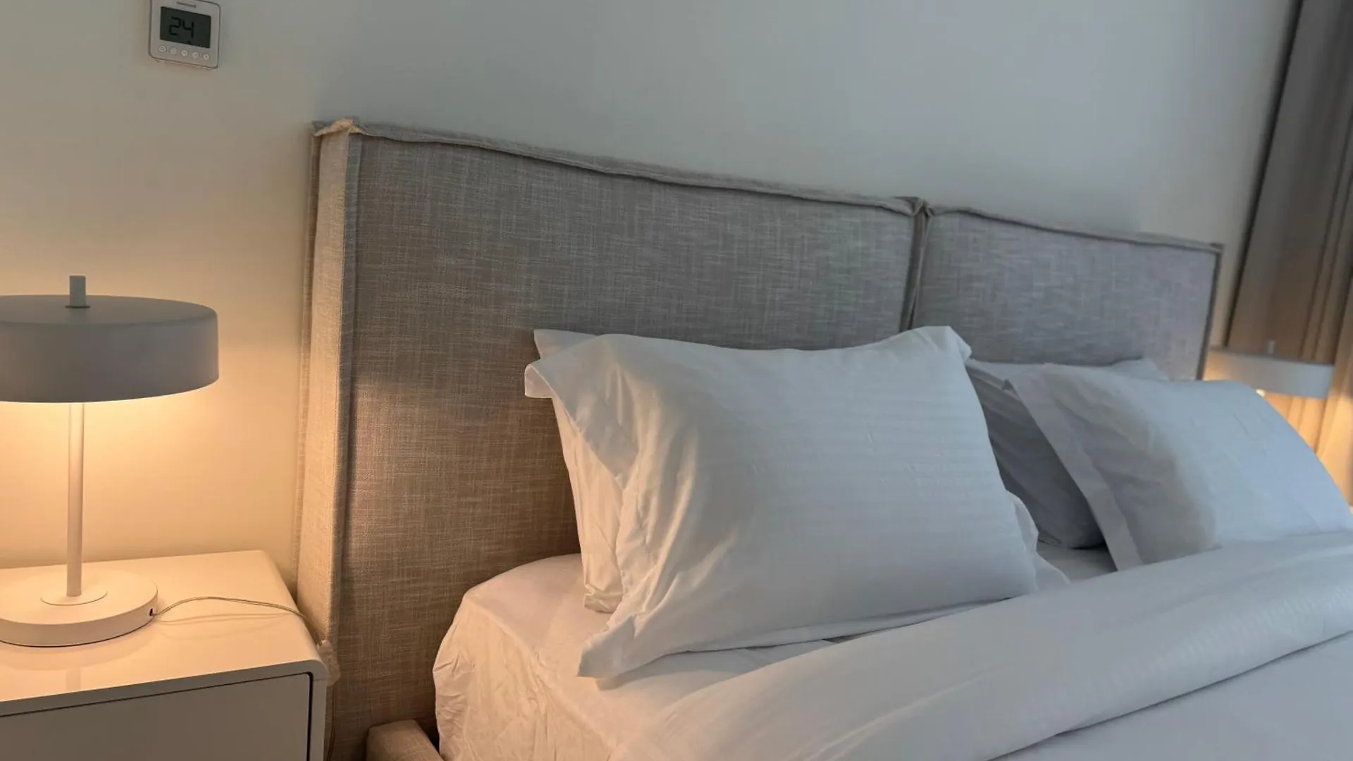Ashri Luxe Spacious Apt Near Metro, Dubai Frame