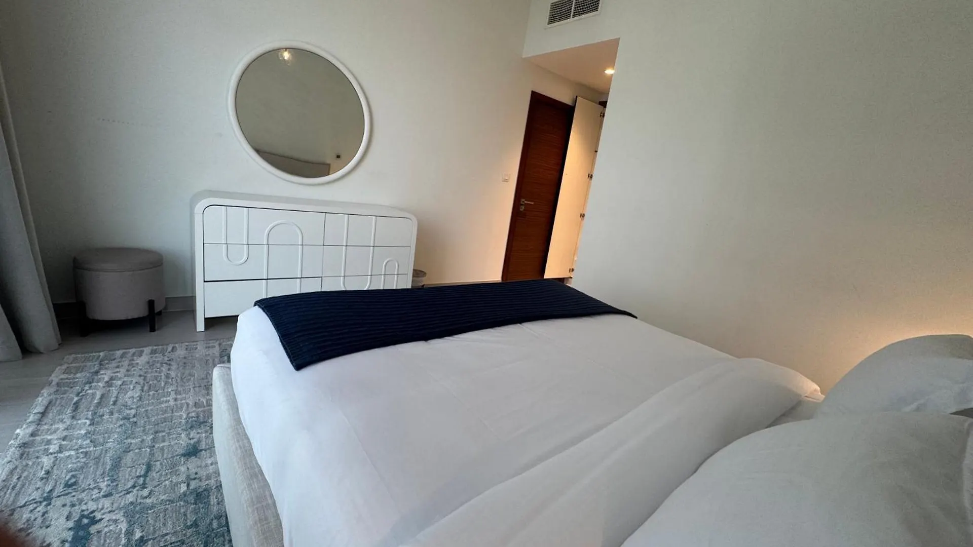 Apartment Ashri Luxe Spacious Apt Near Metro, Dubai Frame