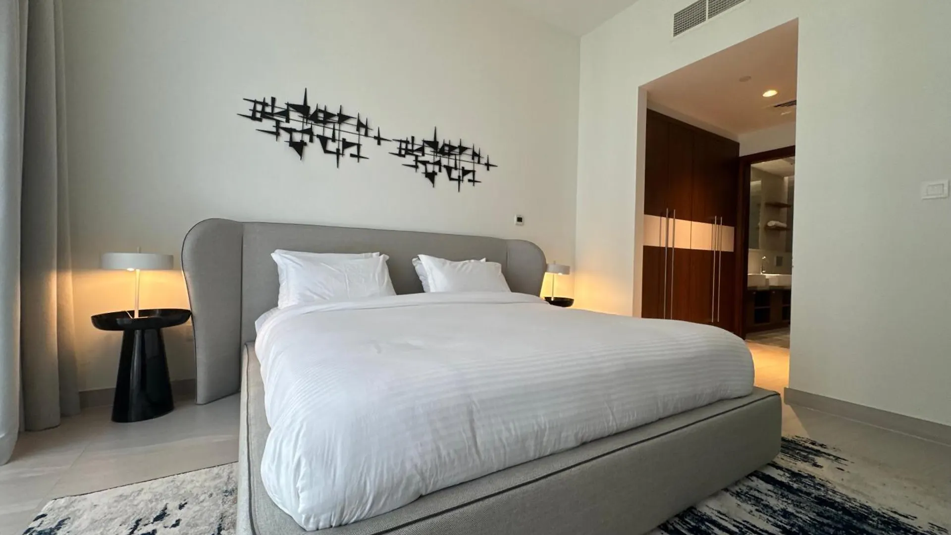 Ashri Luxe Spacious Apt Near Metro, Dubai Frame