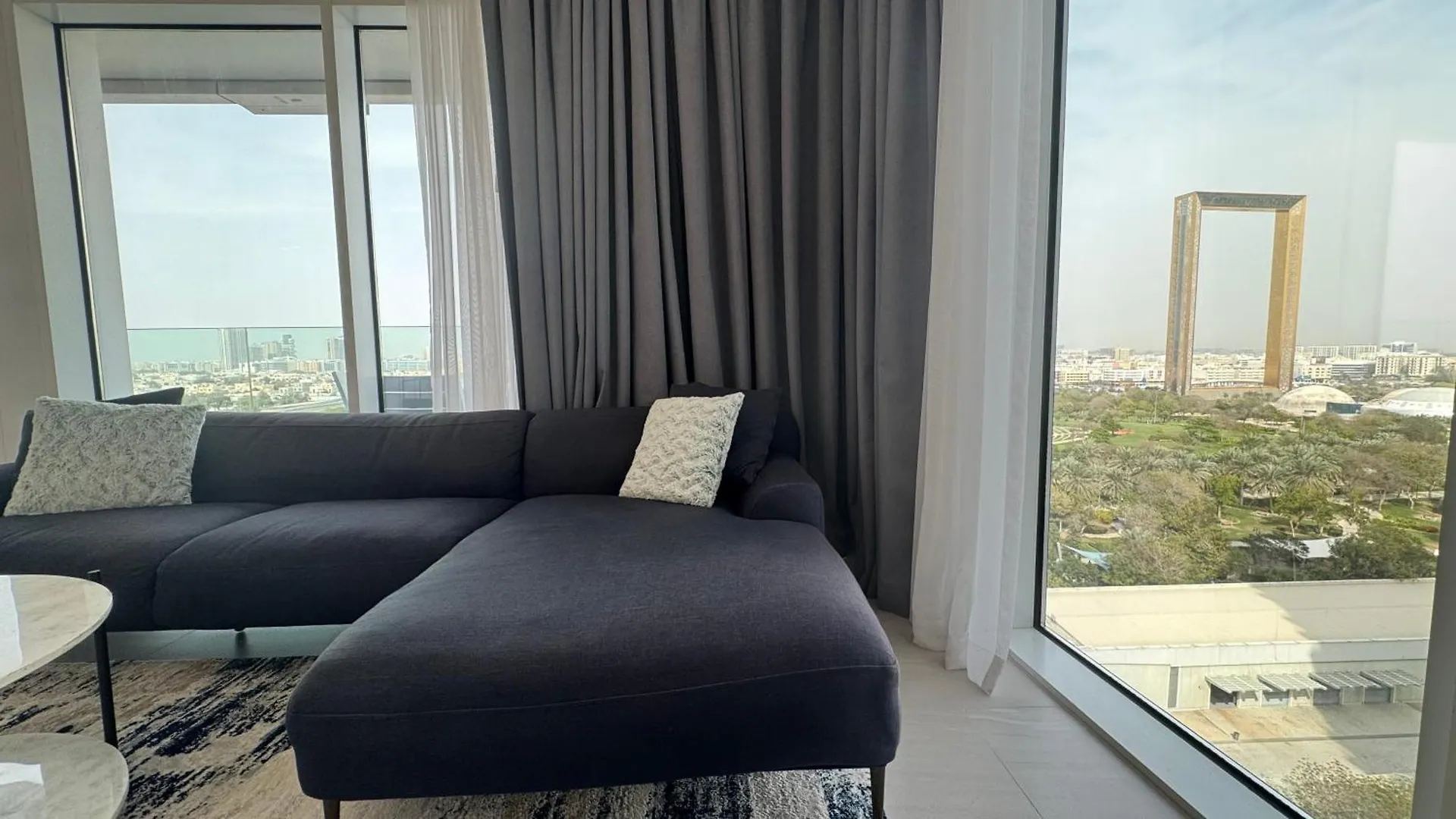 Ashri Luxe Spacious Apt Near Metro, Dubai Frame Apartment
