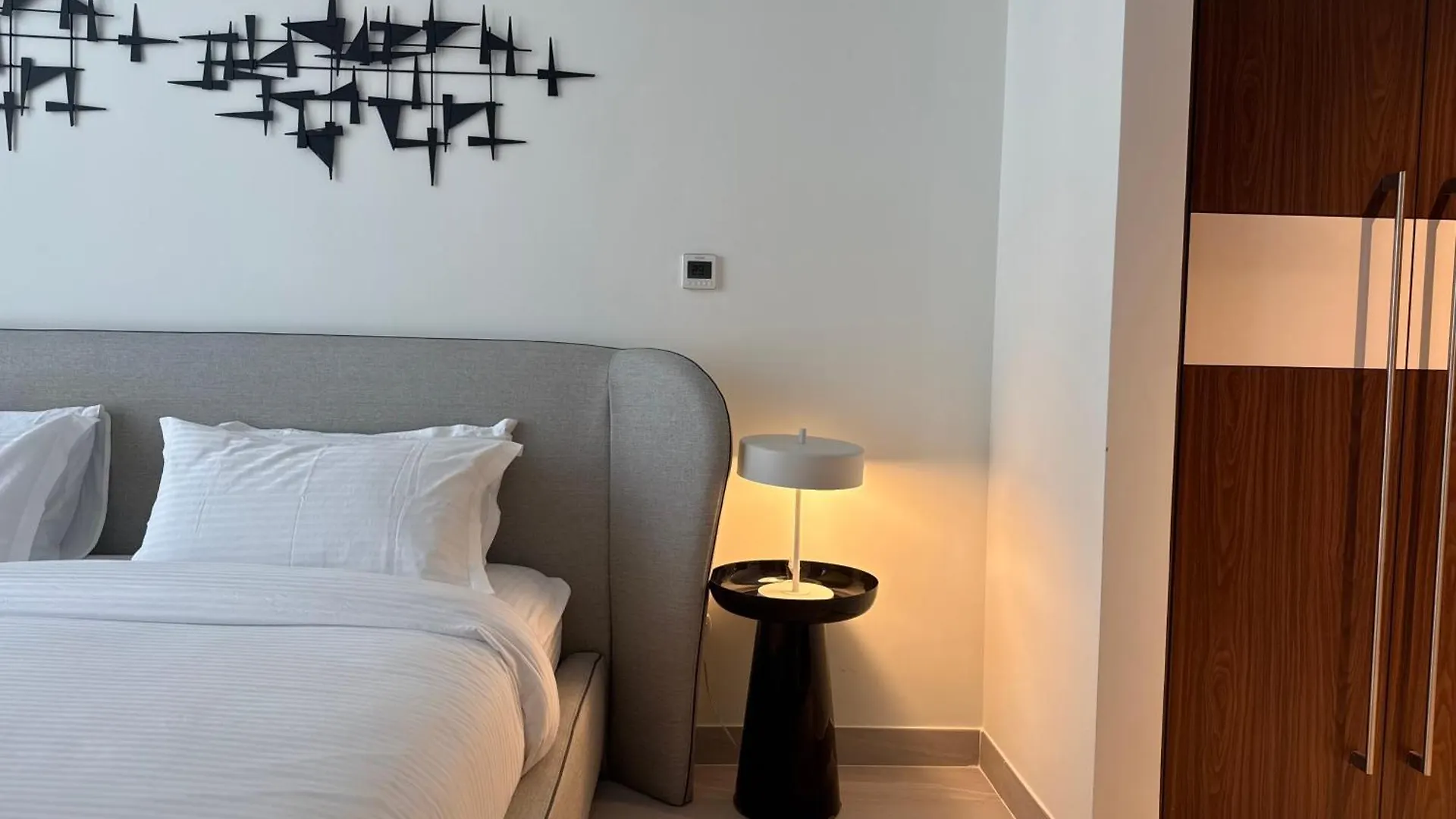 Ashri Luxe Spacious Apt Near Metro, Dubai Frame Apartment