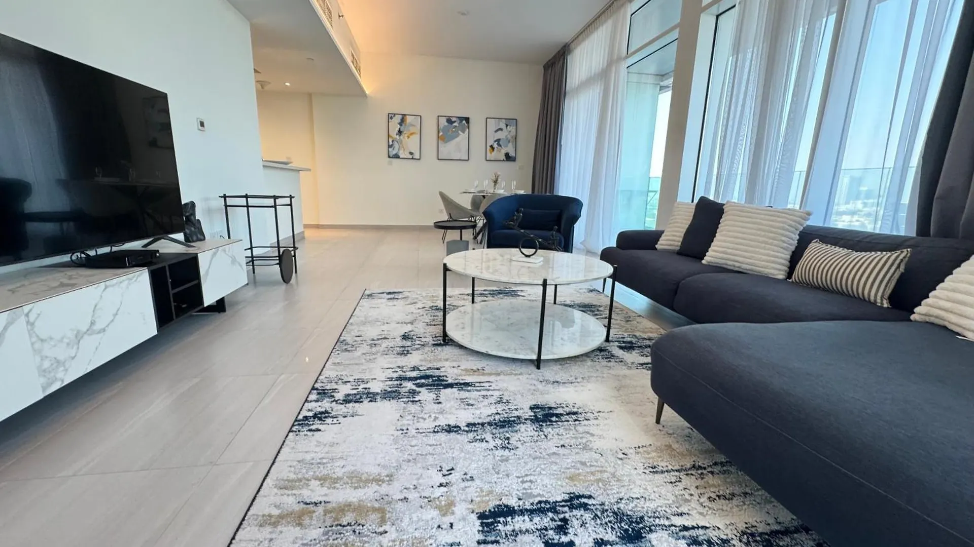 Ashri Luxe Spacious Apt Near Metro, Dubai Frame