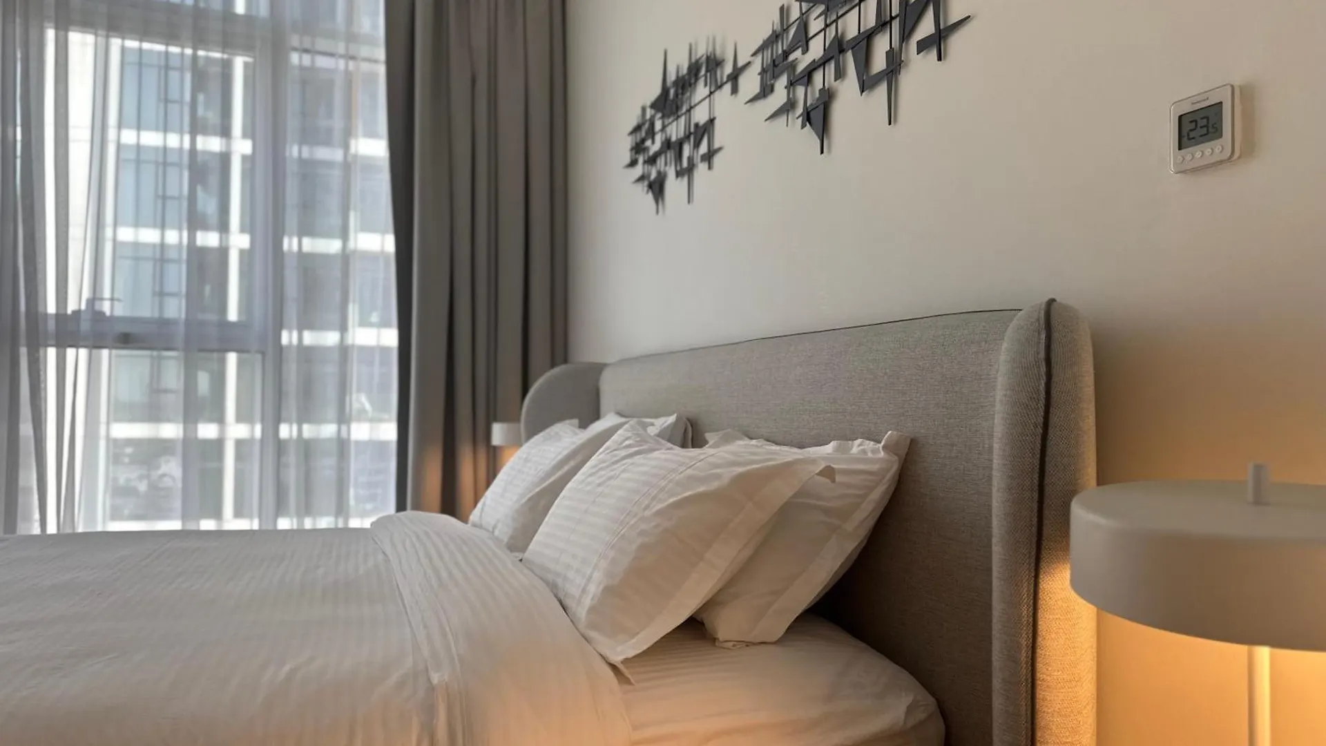 Ashri Luxe Spacious Apt Near Metro, Dubai Frame Apartment