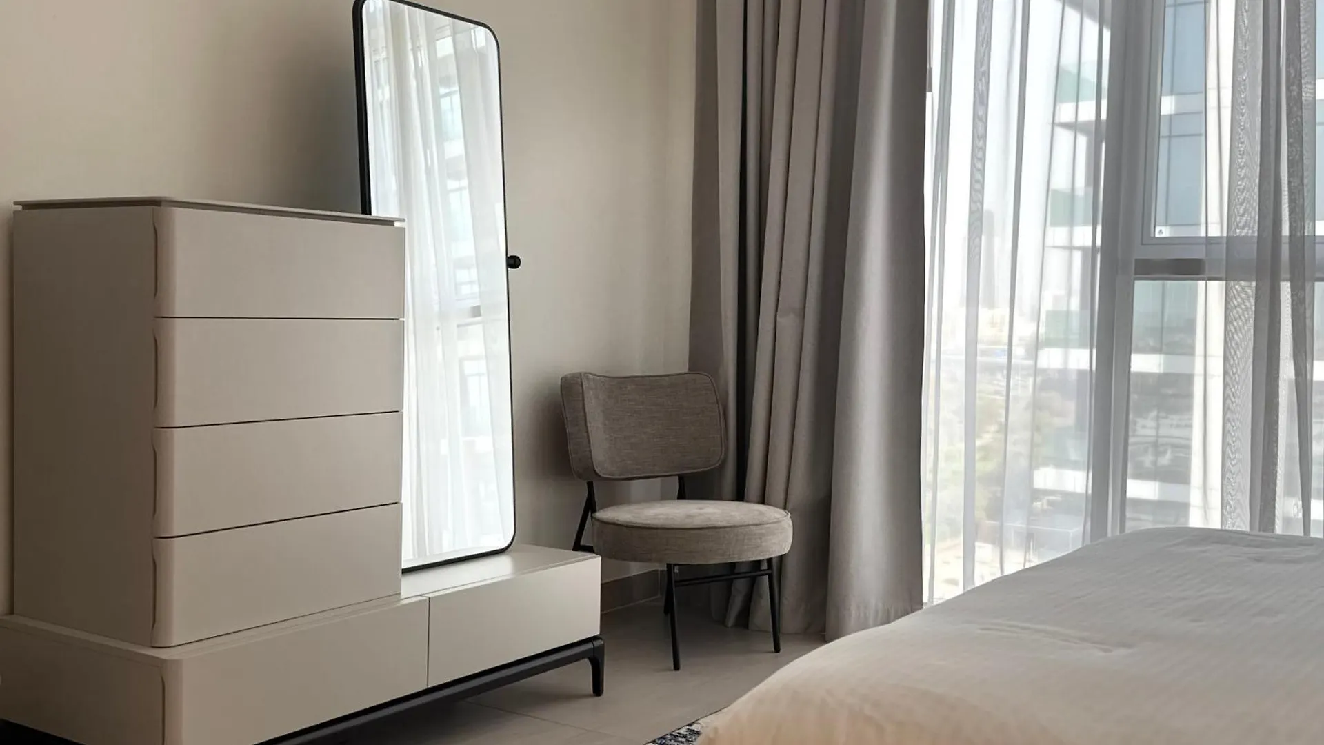 Ashri Luxe Spacious Apt Near Metro, Dubai Frame