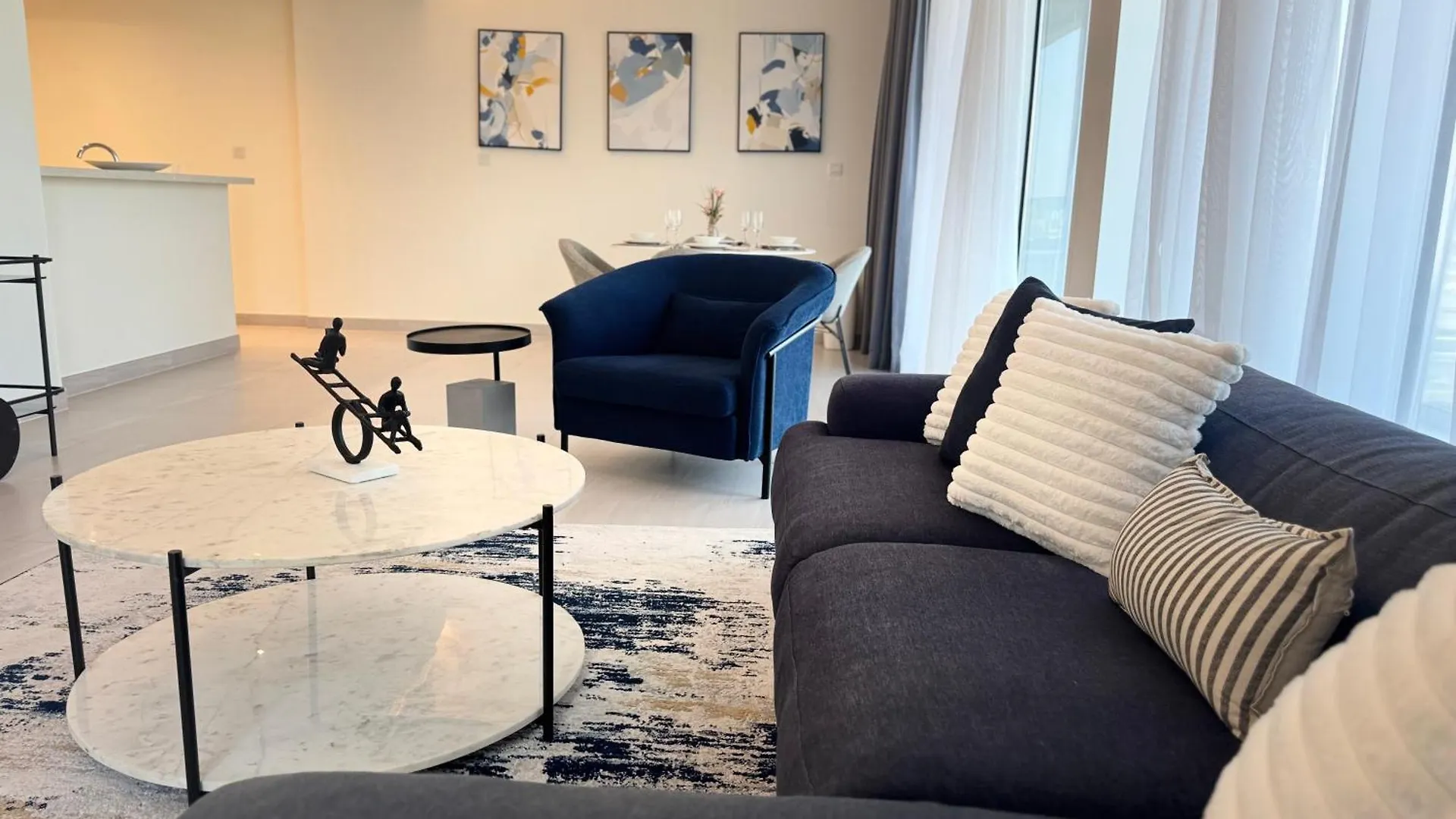 Ashri Luxe Spacious Apt Near Metro, Dubai Frame