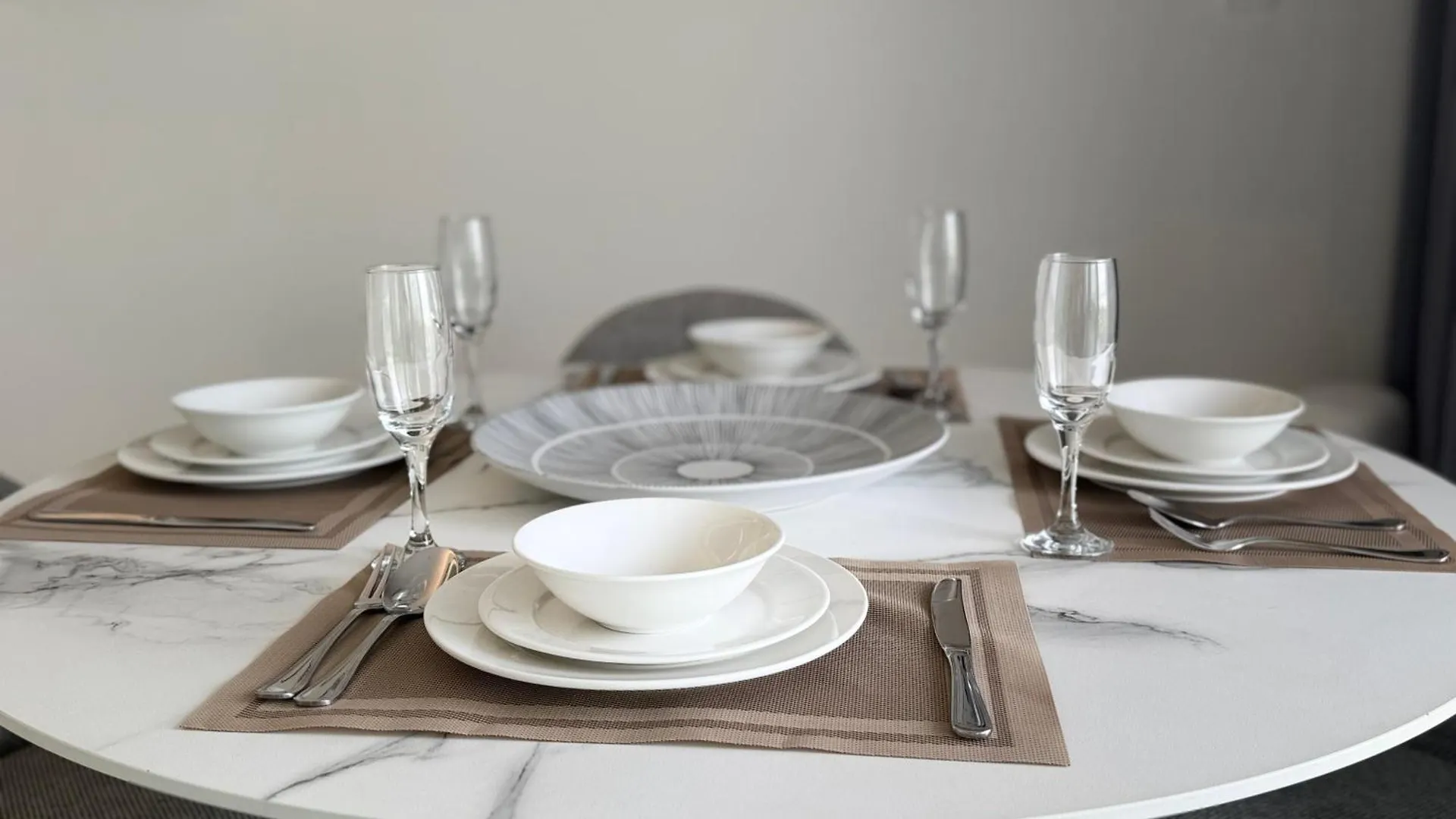 Ashri Luxe Spacious Apt Near Metro, Dubai Frame Apartment